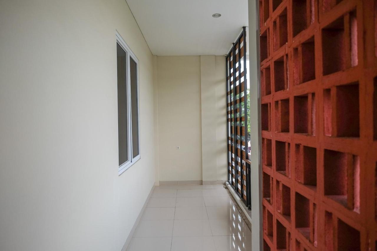 Reddoorz Plus Near Ums Solo 2 Bagian luar foto